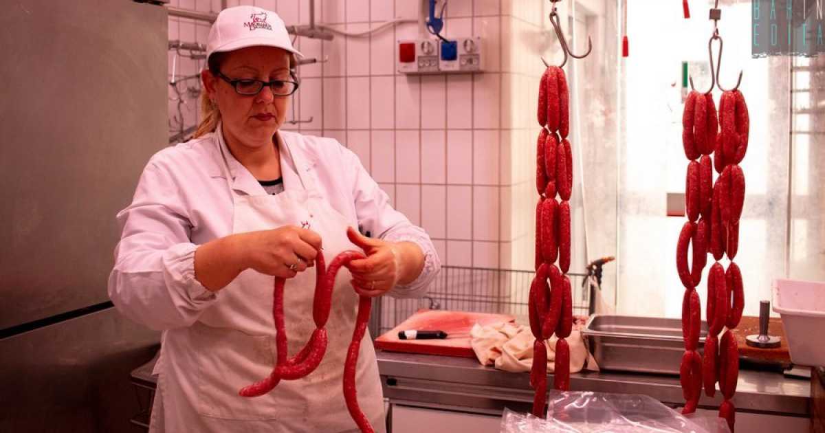 Quel rito tutto barese di mangiare la salsiccia cruda: �Ma oggi bisogna stare attenti�